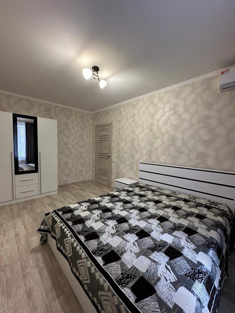 Prospekt Peremogu 10B Apartment โครโปนิตสกี ภายนอก รูปภาพ